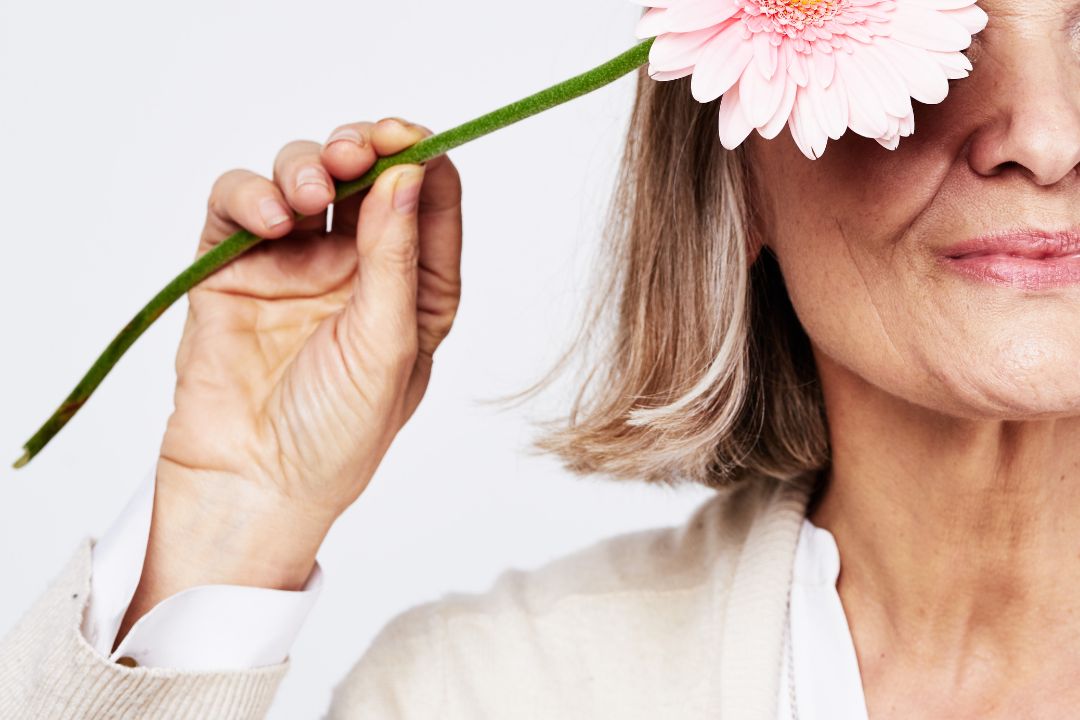 Best Deodorant Tips for Menopause Night Sweats - AporeNaturalsº